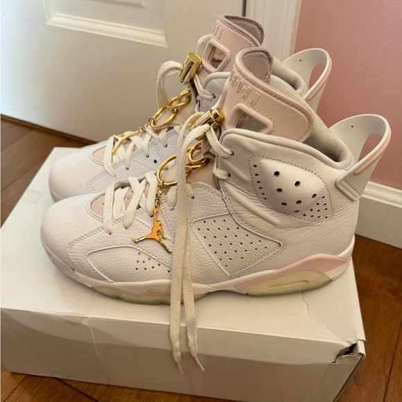 Women’s Air Jordan 6 Retro - Picture 3 of 6
